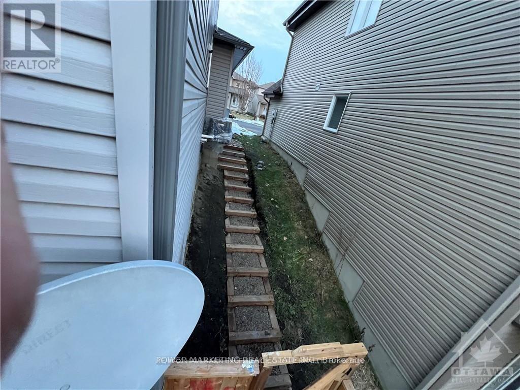 270 Mica Crescent, Clarence-Rockland, Ontario  K4K 0E2 - Photo 31 - X12754734