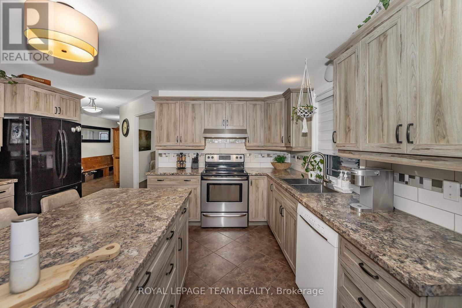 7 Main Street, Whitewater Region, Ontario  K0J 1K0 - Photo 9 - X12754572