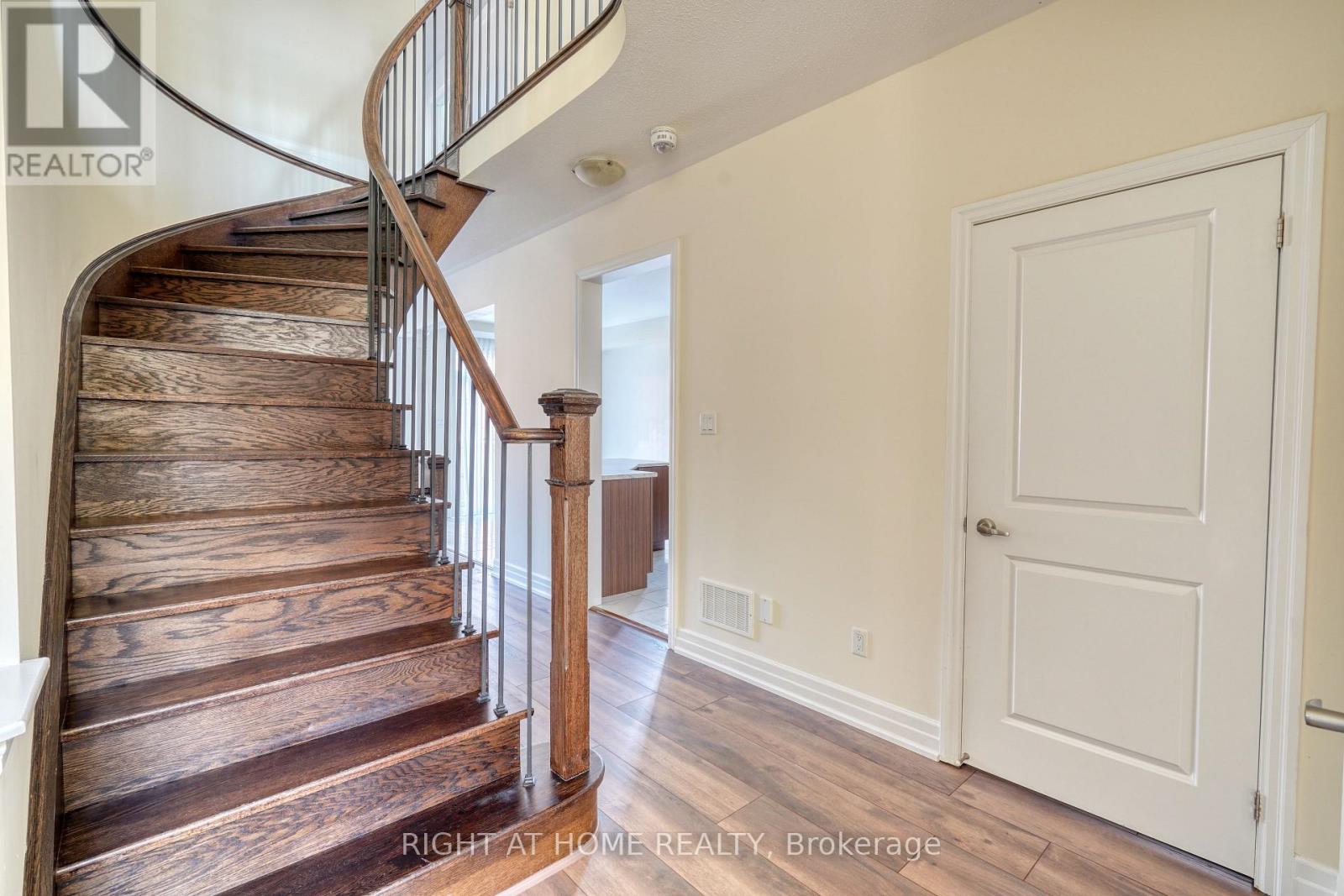 17 Mercury Avenue, Georgina, Ontario  L4P 0H1 - Photo 17 - N12753328