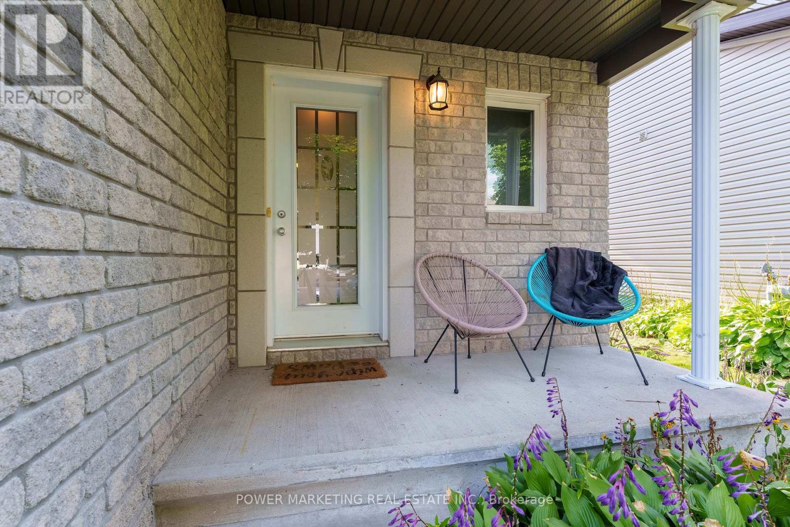 270 Mica Crescent, Clarence-Rockland, Ontario  K4K 0E2 - Photo 3 - X12754734