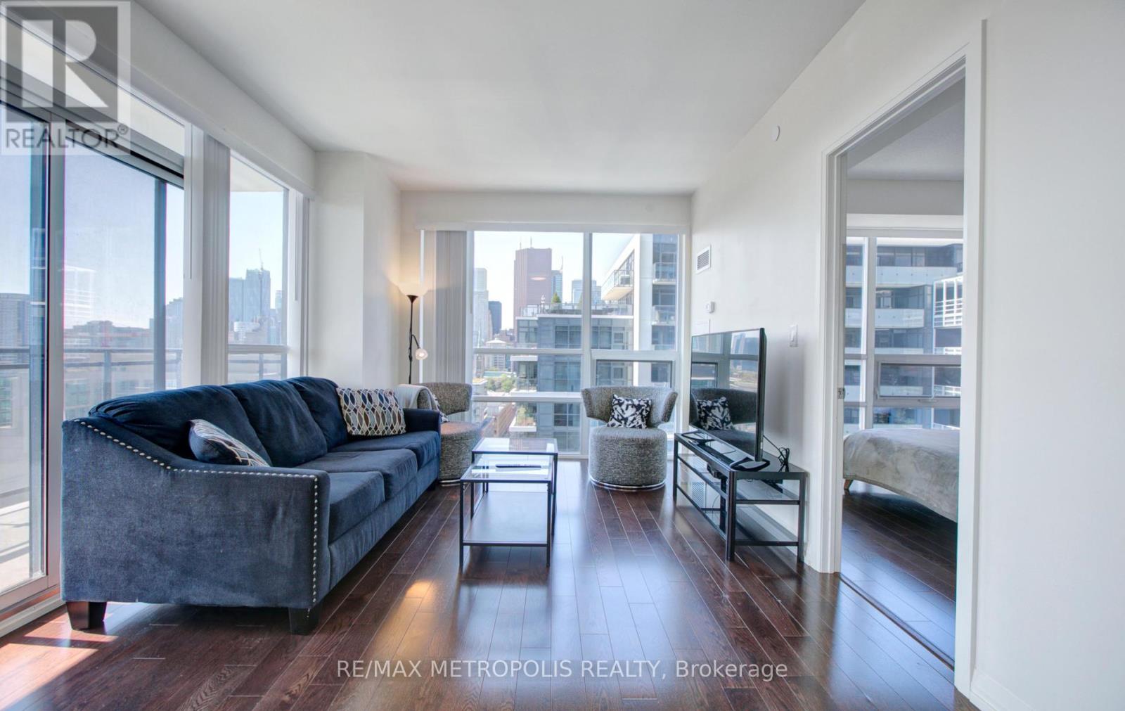 2015 - 460 ADELAIDE STREET E, Toronto, Ontario