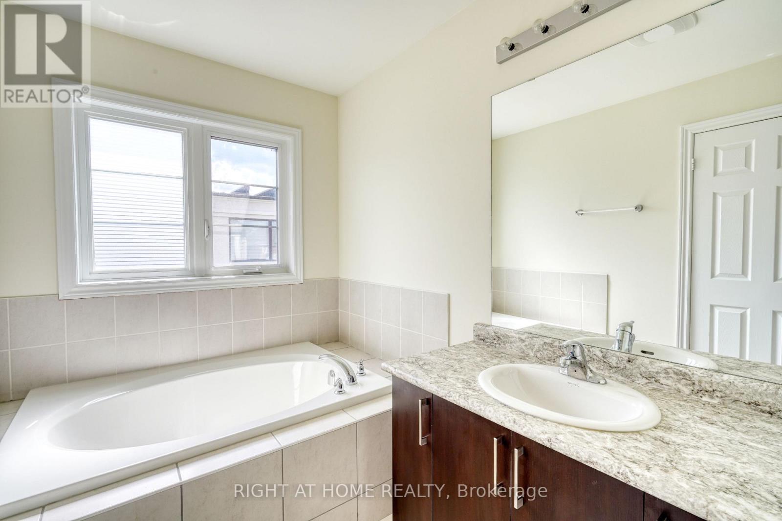 53 Sandwell Street, Vaughan (Vellore Village), Ontario  L4H 4R2 - Photo 32 - N12753132