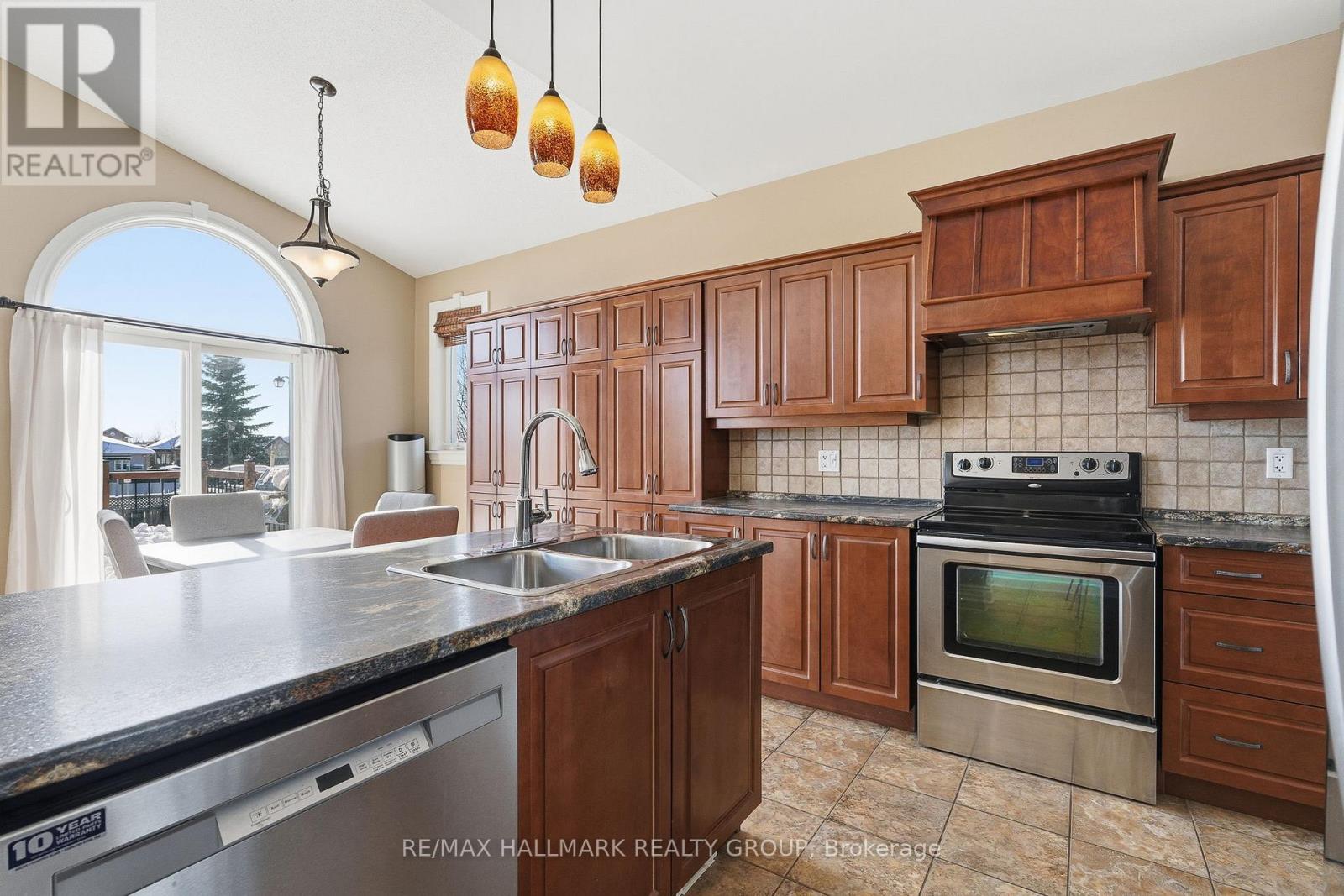 109 Thivierge Court, Clarence-Rockland, Ontario  K4K 0E7 - Photo 12 - X12754740