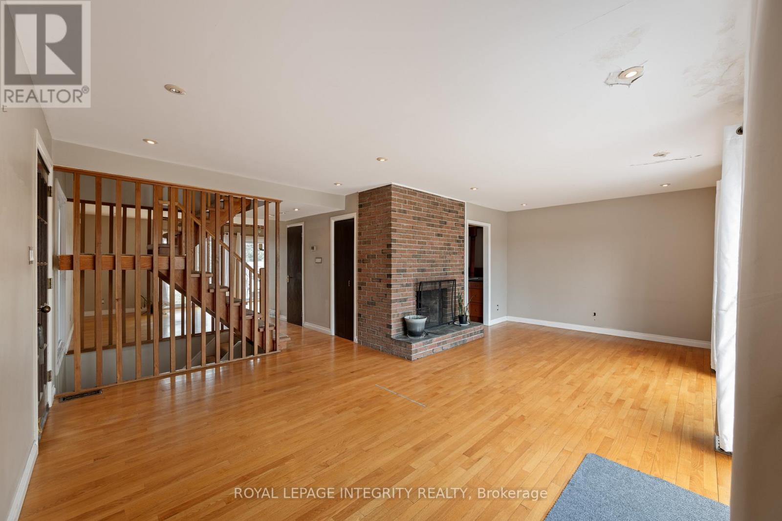 2061 Prince Of Wales Drive, Ottawa, Ontario  K2E 7A4 - Photo 5 - X12754800