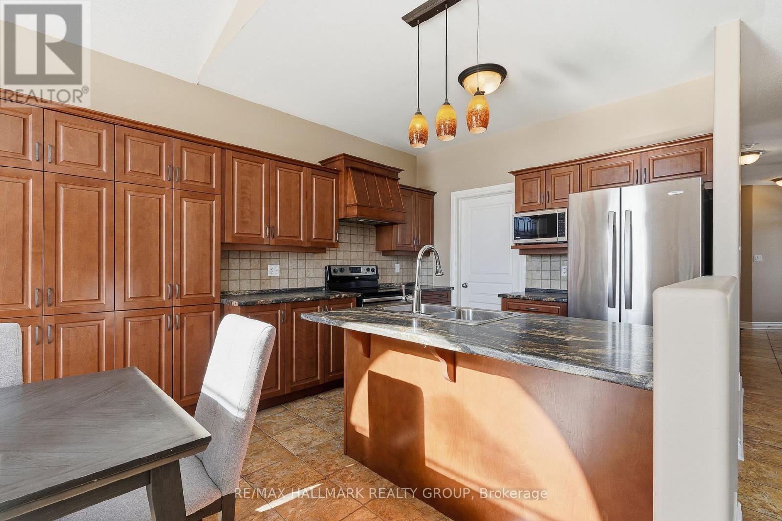 109 Thivierge Court, Clarence-Rockland, Ontario  K4K 0E7 - Photo 13 - X12754740