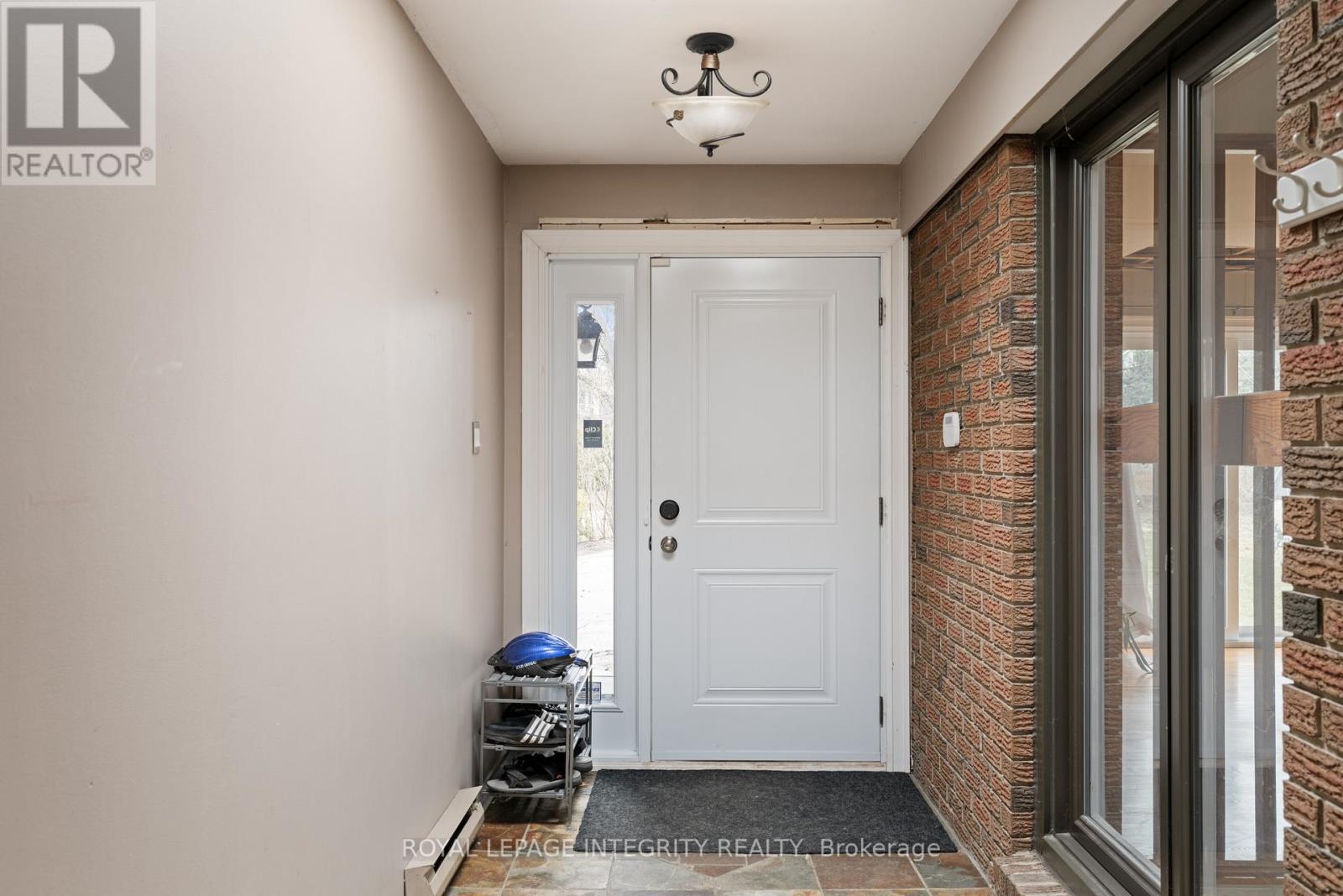 2061 Prince Of Wales Drive, Ottawa, Ontario  K2E 7A4 - Photo 4 - X12754800