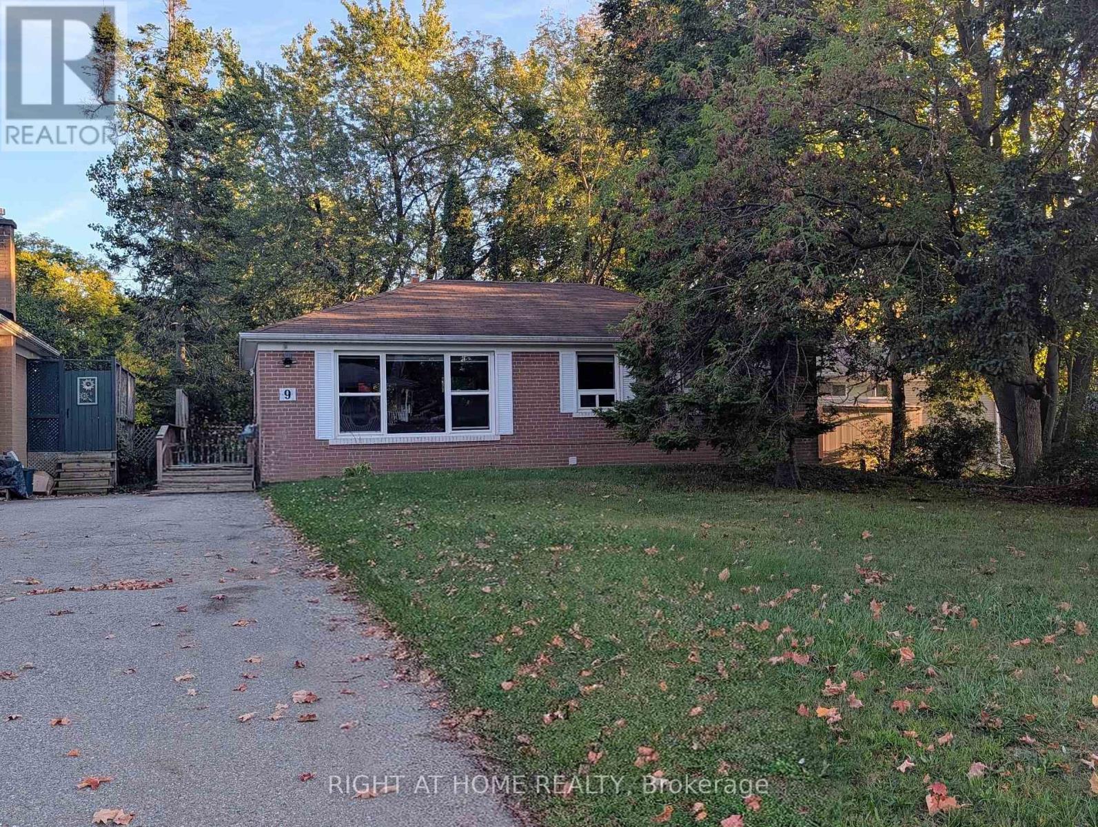 9 HILEY AVENUE, Ajax, Ontario