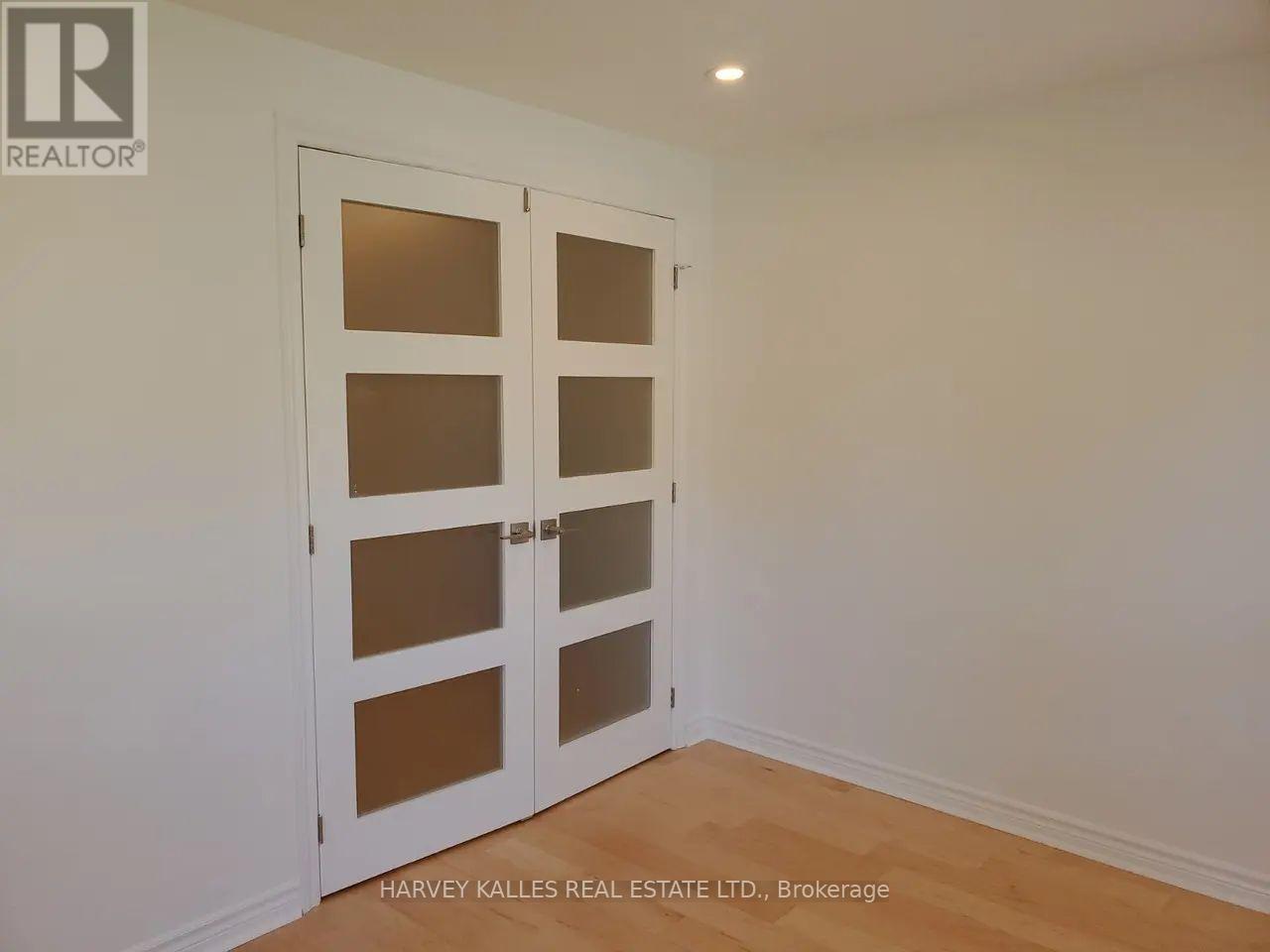 Main - 679 Vaughan Road, Toronto (Oakwood Village), Ontario  M6E 2Y7 - Photo 4 - C12755018