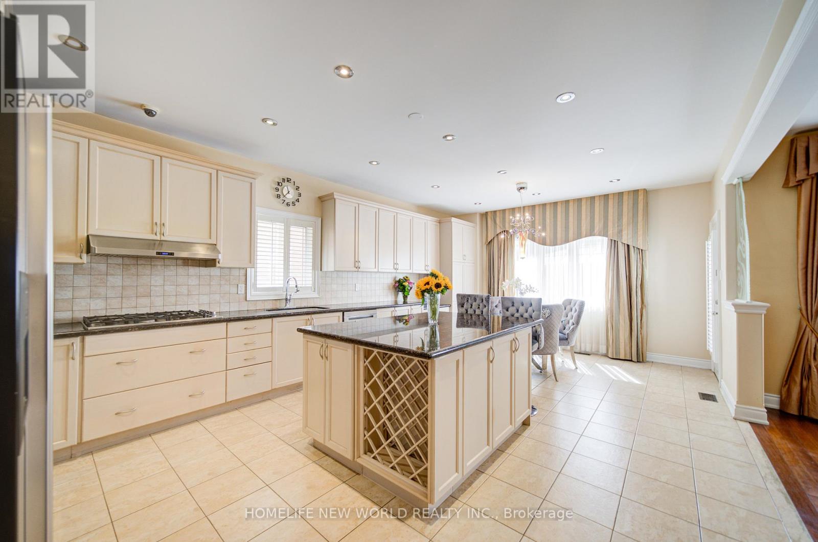 131 Ner Israel Drive, Vaughan (Patterson), Ontario  L4J 9L1 - Photo 22 - N12754332