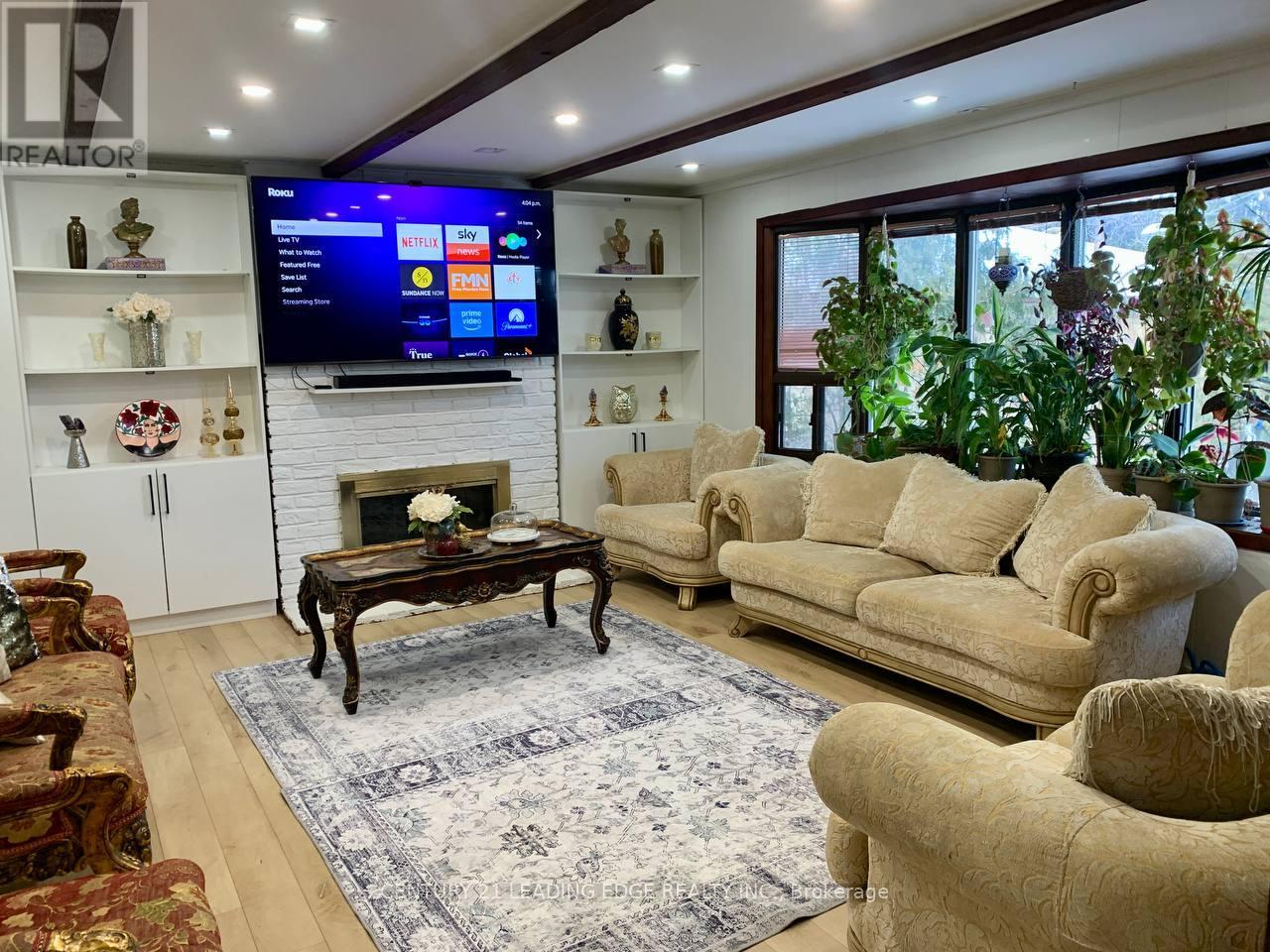 91 Lucas Street, Richmond Hill (Mill Pond), Ontario  L4C 4P4 - Photo 3 - N12754636