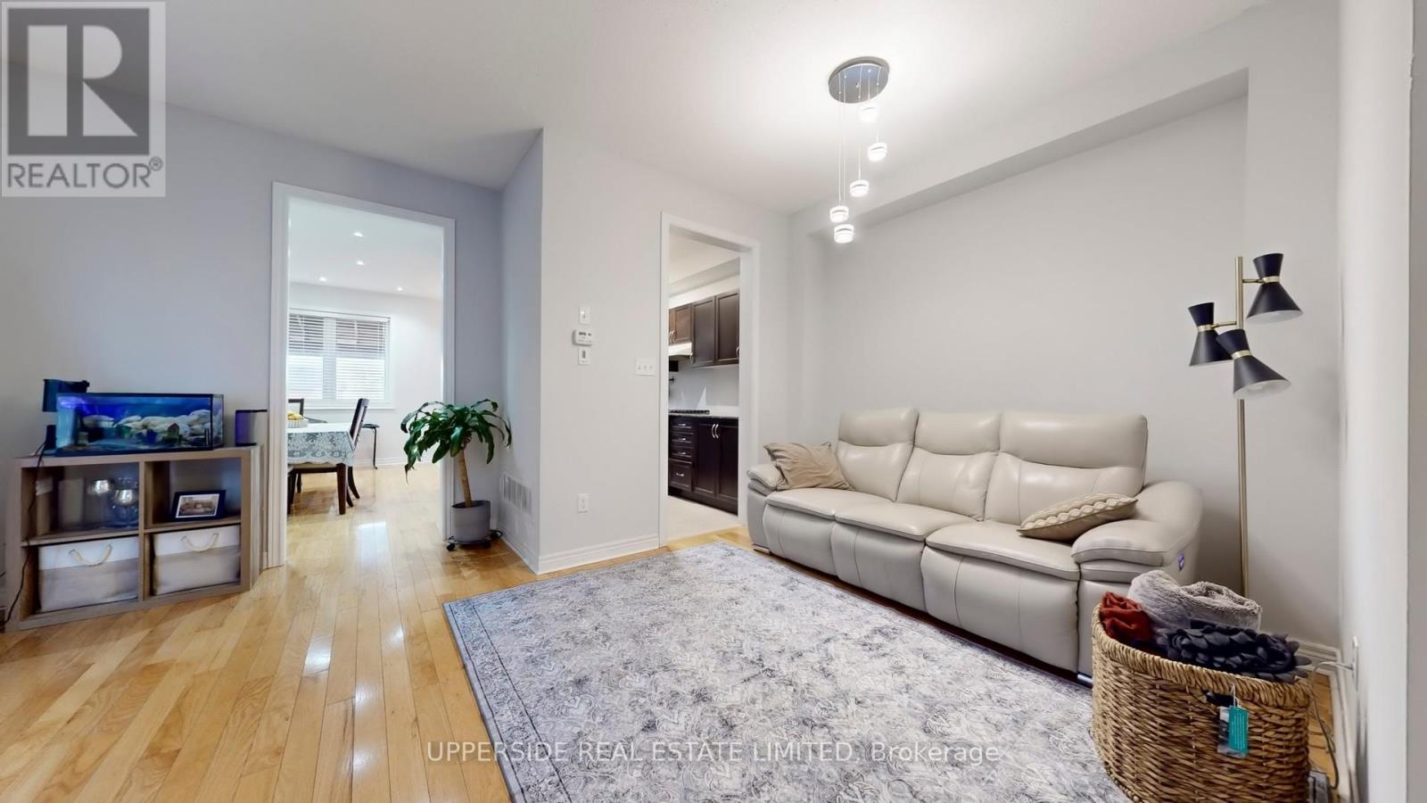 125 Walter Sinclair Court, Richmond Hill, Ontario  L4E 0X4 - Photo 4 - N12475872