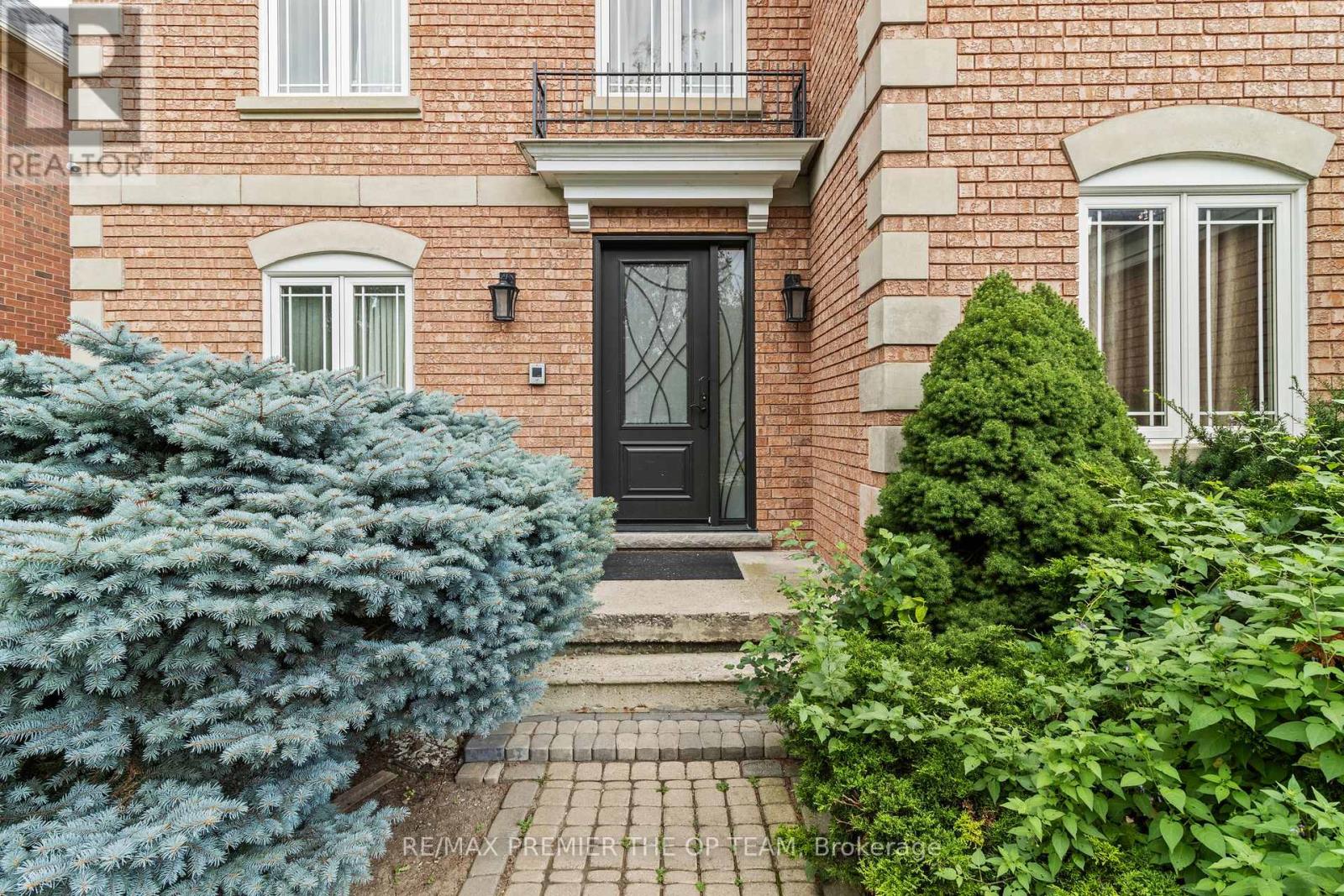 154 Flushing Avenue, Vaughan (East Woodbridge), Ontario  L4L 8H7 - Photo 6 - N12754466