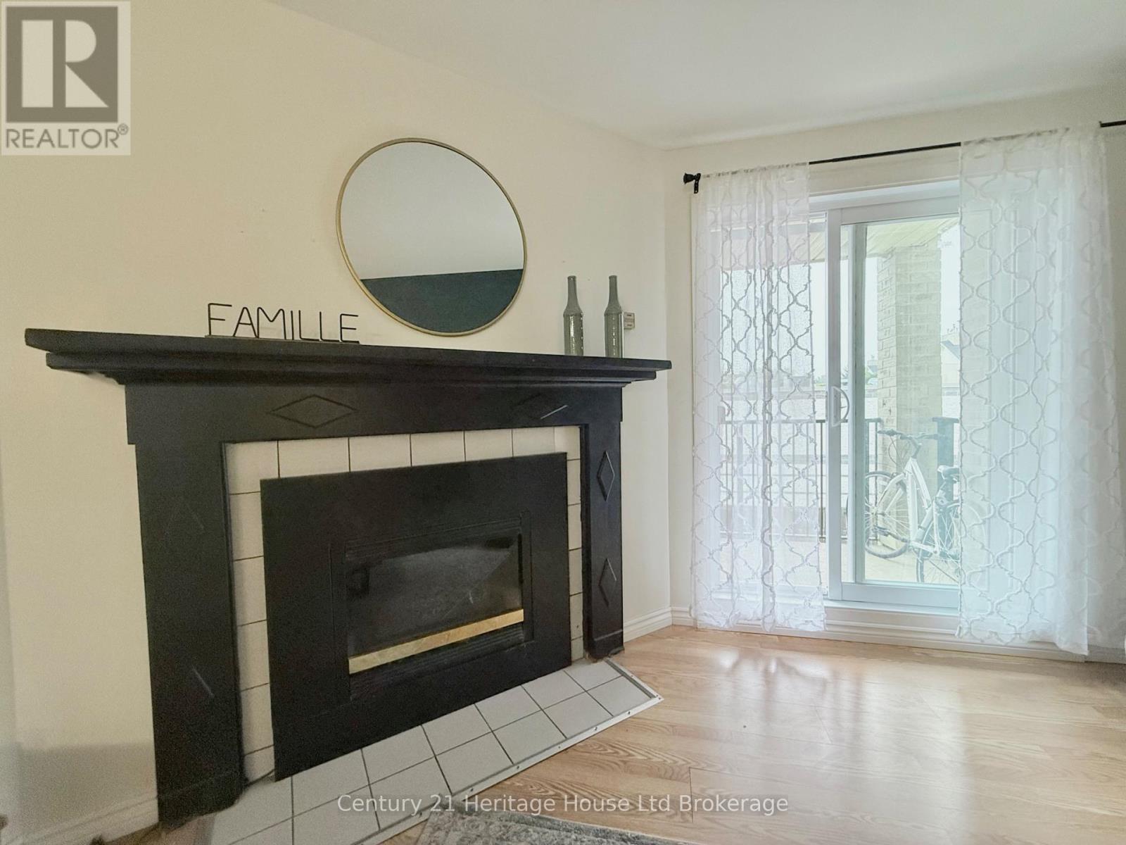 Photo 22 of 36 for 217 - 737 Deveron Crescent