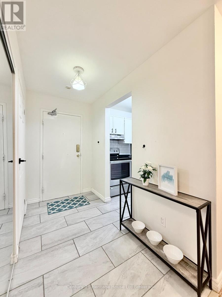 Photo 3 of 36 for 217 - 737 Deveron Crescent