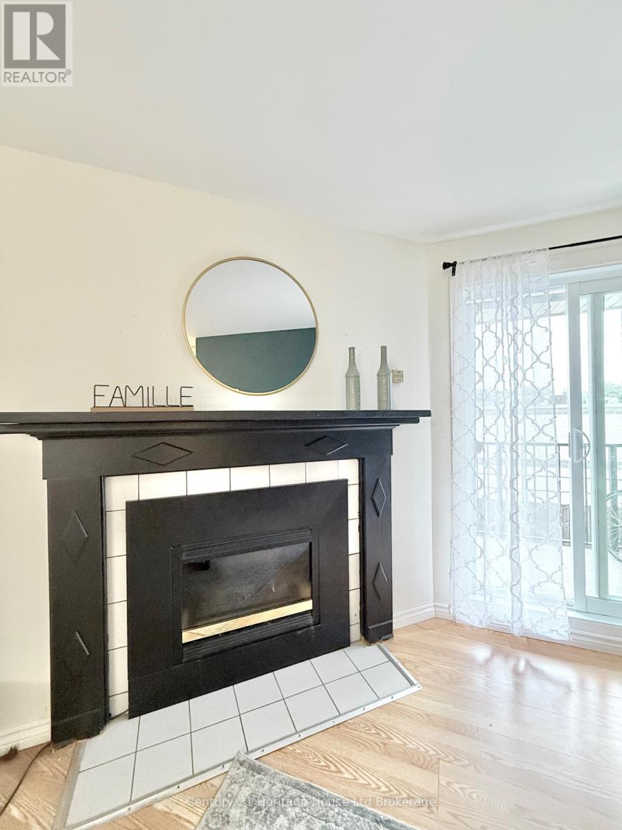 Photo 7 of 36 for 217 - 737 Deveron Crescent