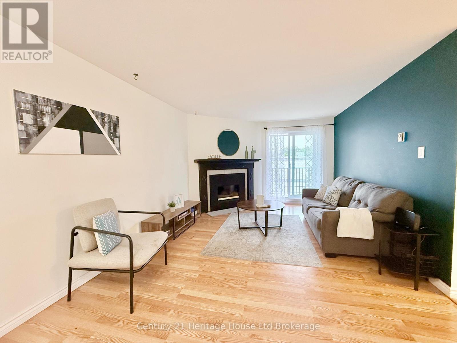 Photo 8 of 36 for 217 - 737 Deveron Crescent