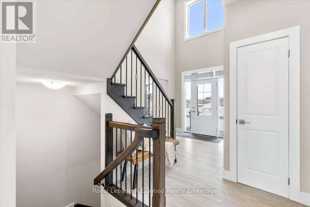 61 Sunview Drive, Norwich (Norwich Town), Ontario  N0J 1P0 - Photo 3 - X12755194