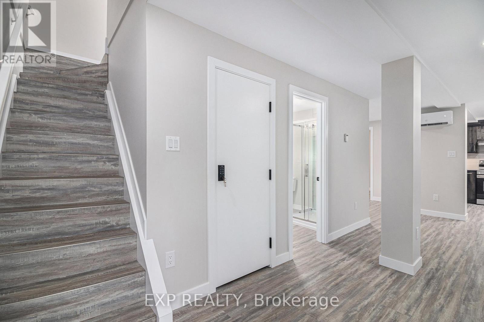 B - 1513 Queenswood Crescent, Ottawa, Ontario  K1E 1L3 - Photo 2 - X12755236