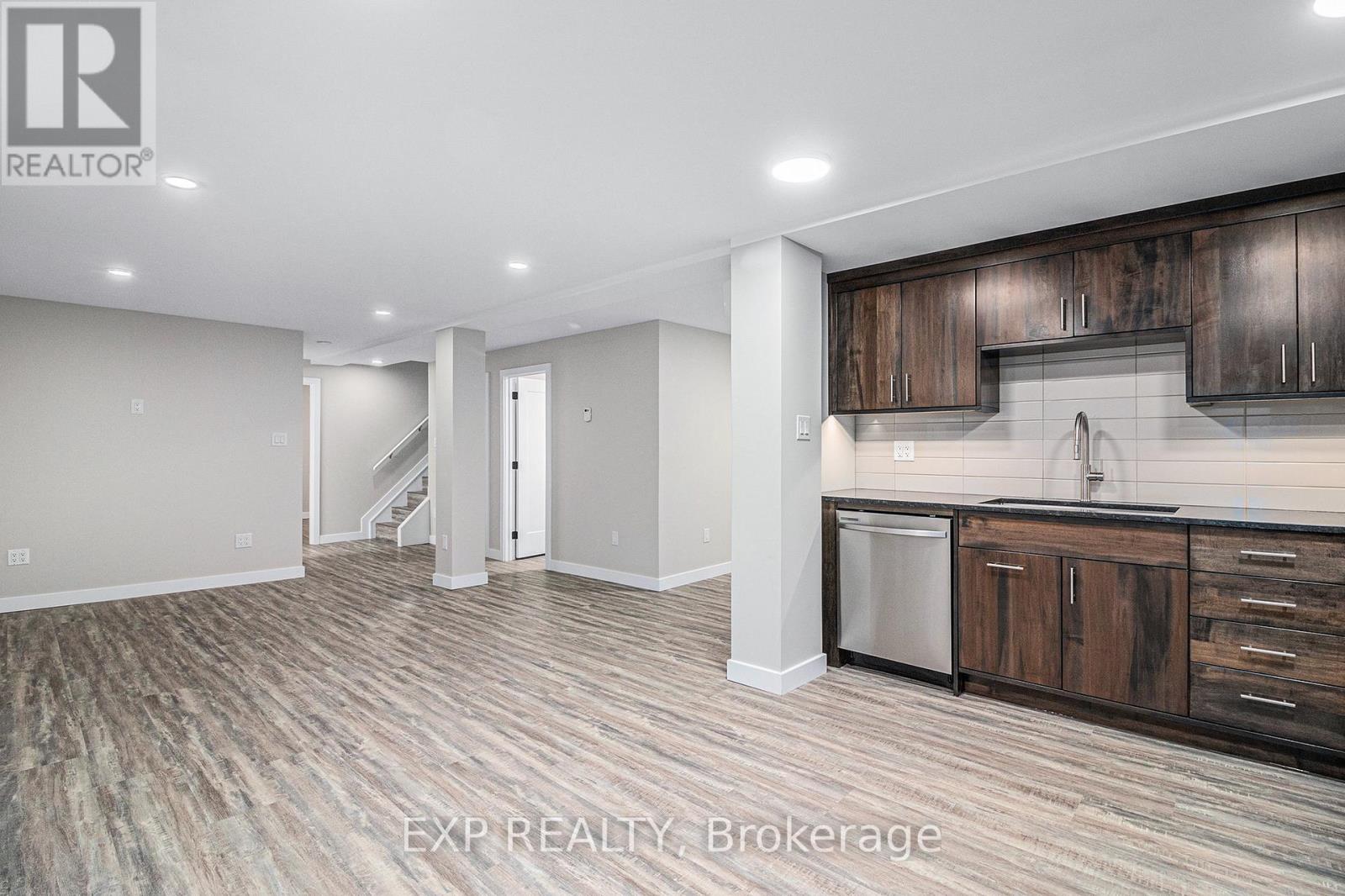 B - 1513 Queenswood Crescent, Ottawa, Ontario  K1E 1L3 - Photo 6 - X12755236