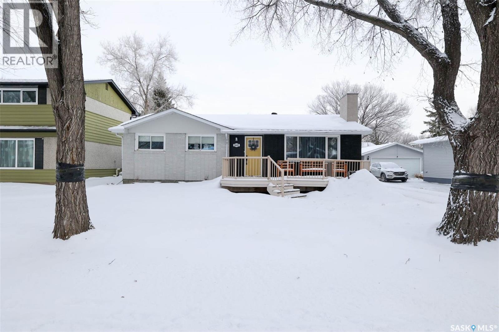 1445 Shannon Road, Regina, Saskatchewan  S4S 5L4 - Photo 2 - SK027894