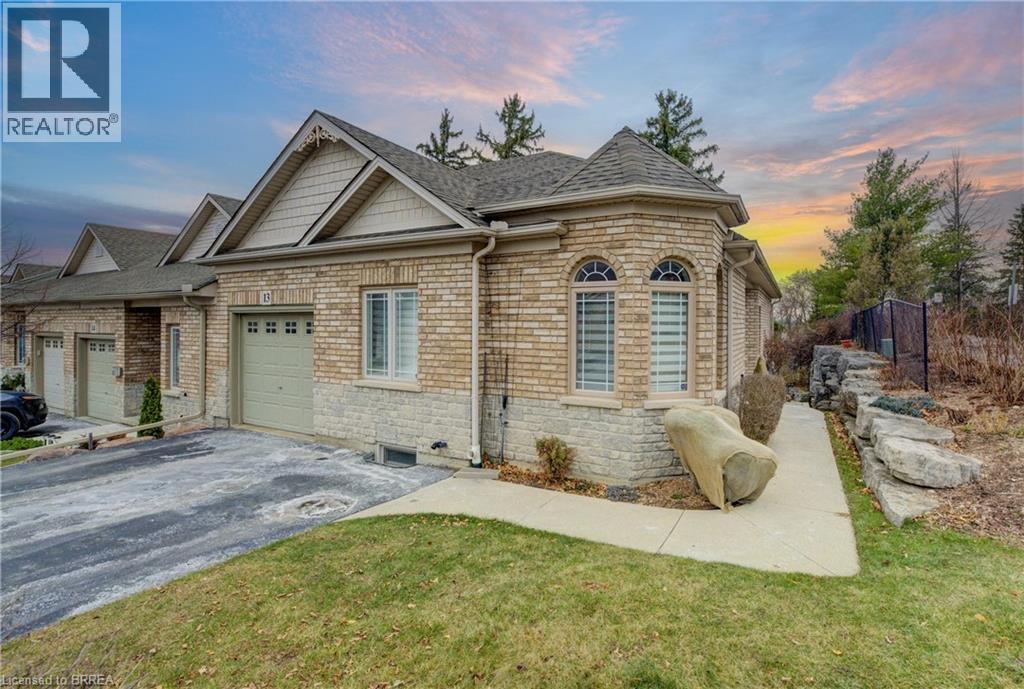 10 COBBLESTONE Drive Unit# 13, Paris, Ontario