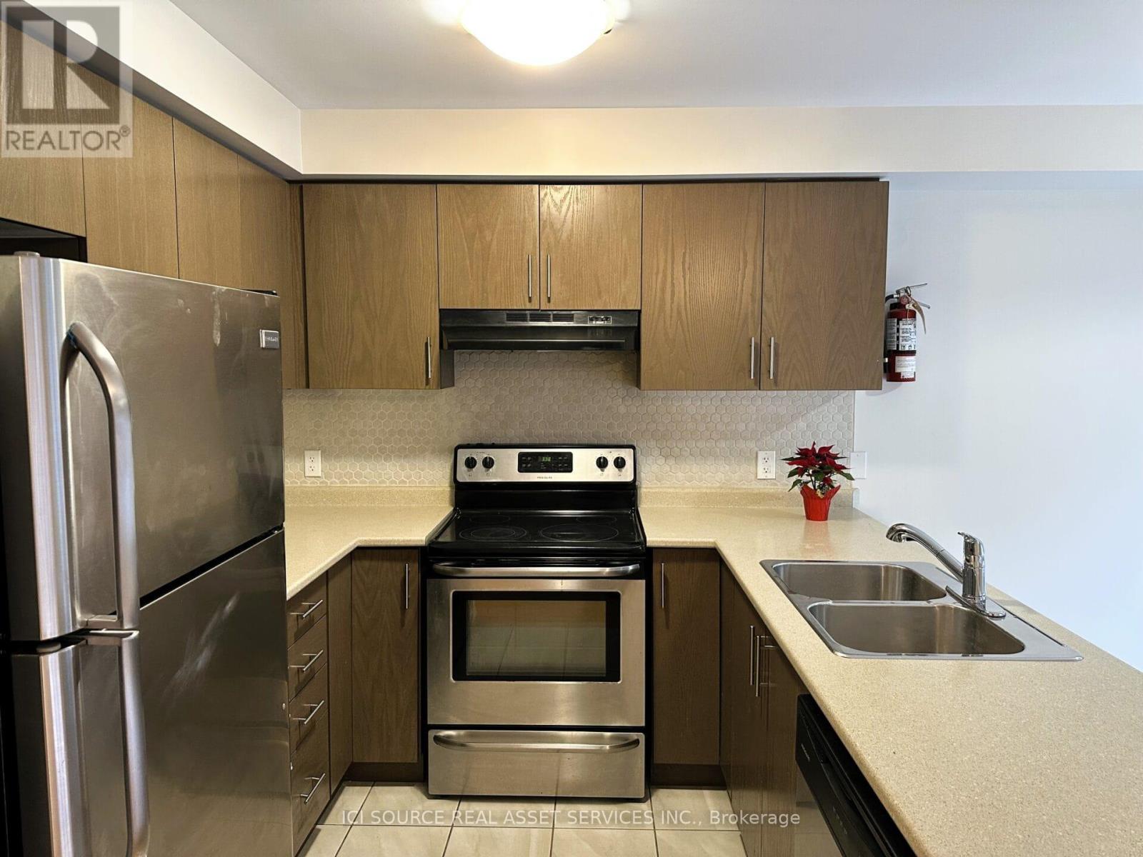 29 Tabaret Crescent, Oshawa, Ontario  L1L 0G5 - Photo 7 - E12635642