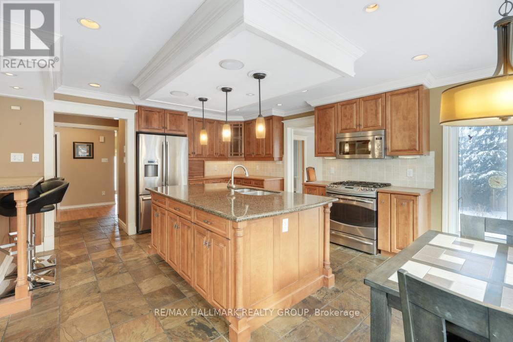 41 Bramblegrove Crescent, Ottawa, Ontario  K1T 3G2 - Photo 12 - X12756646