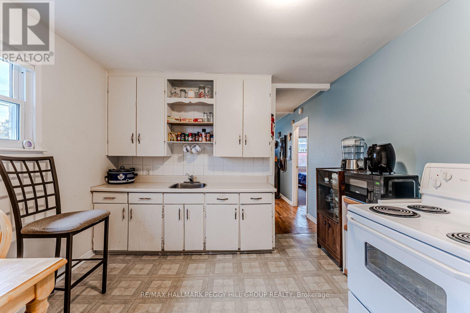 34/36 Centre Street, Essa (Angus), Ontario  L0M 1B0 - Photo 4 - N12755100