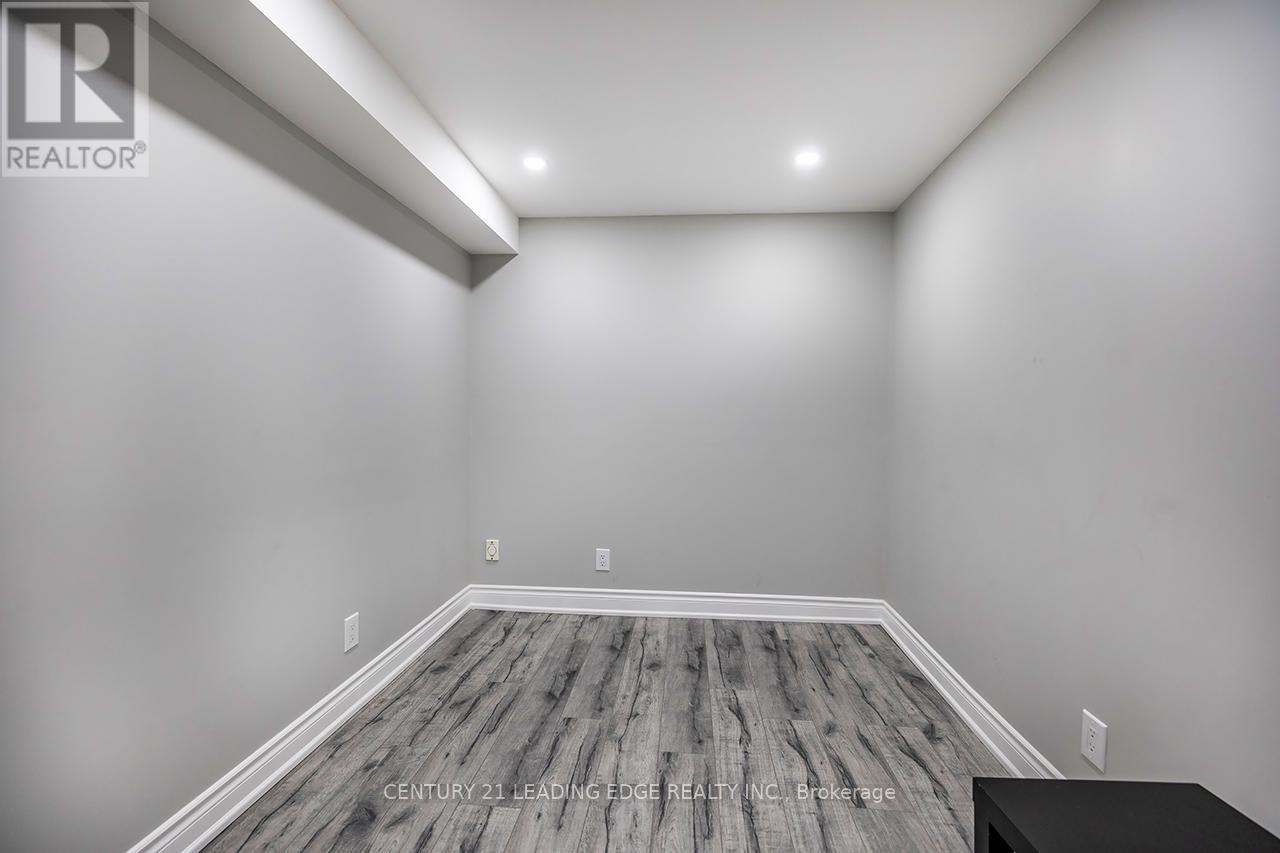 121 Trail Ridge Lane, Markham, Ontario  L6C 2C6 - Photo 14 - N12755142