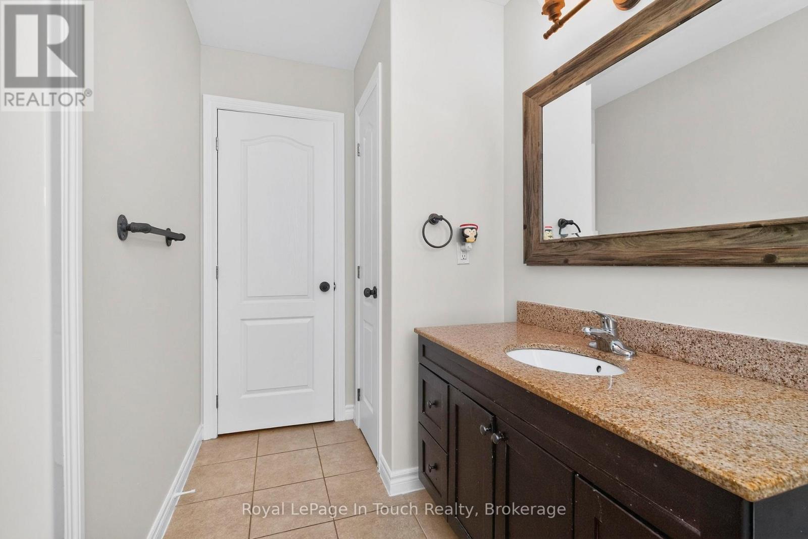 13 Hunter Avenue, Tay, Ontario  L0K 2A0 - Photo 13 - S12755200