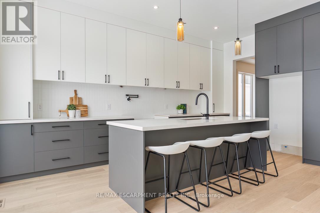 2354 Eighth Line, Oakville, Ontario  L6H 7E6 - Photo 18 - W12693512