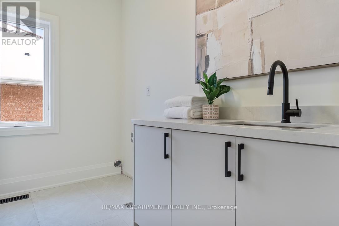 2354 Eighth Line, Oakville, Ontario  L6H 7E6 - Photo 46 - W12693512