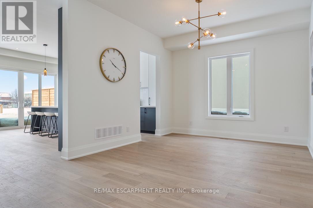 2354 Eighth Line, Oakville, Ontario  L6H 7E6 - Photo 5 - W12693512