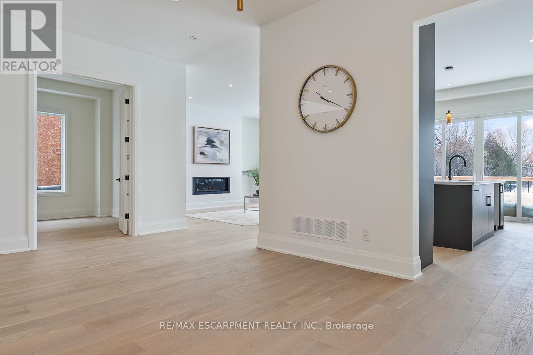 2354 Eighth Line, Oakville, Ontario  L6H 7E6 - Photo 8 - W12693512