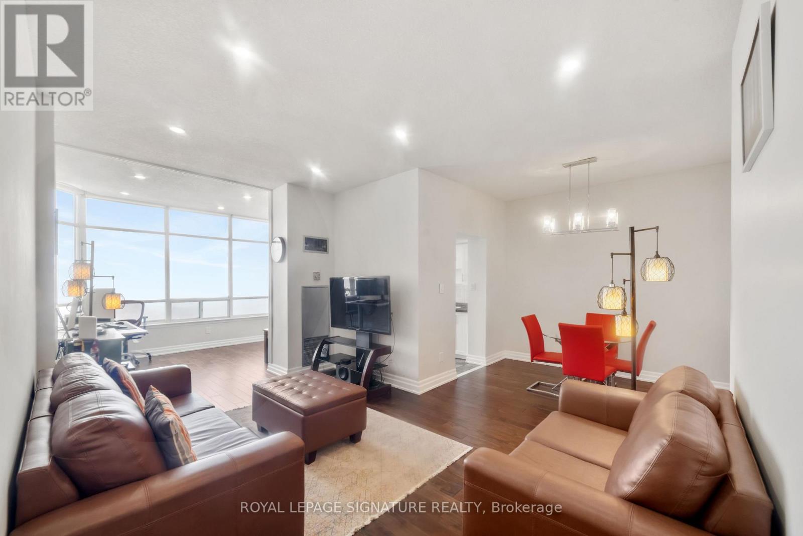 2809 - 550 Webb Drive, Mississauga, Ontario  L5B 3Y4 - Photo 2 - W12721436