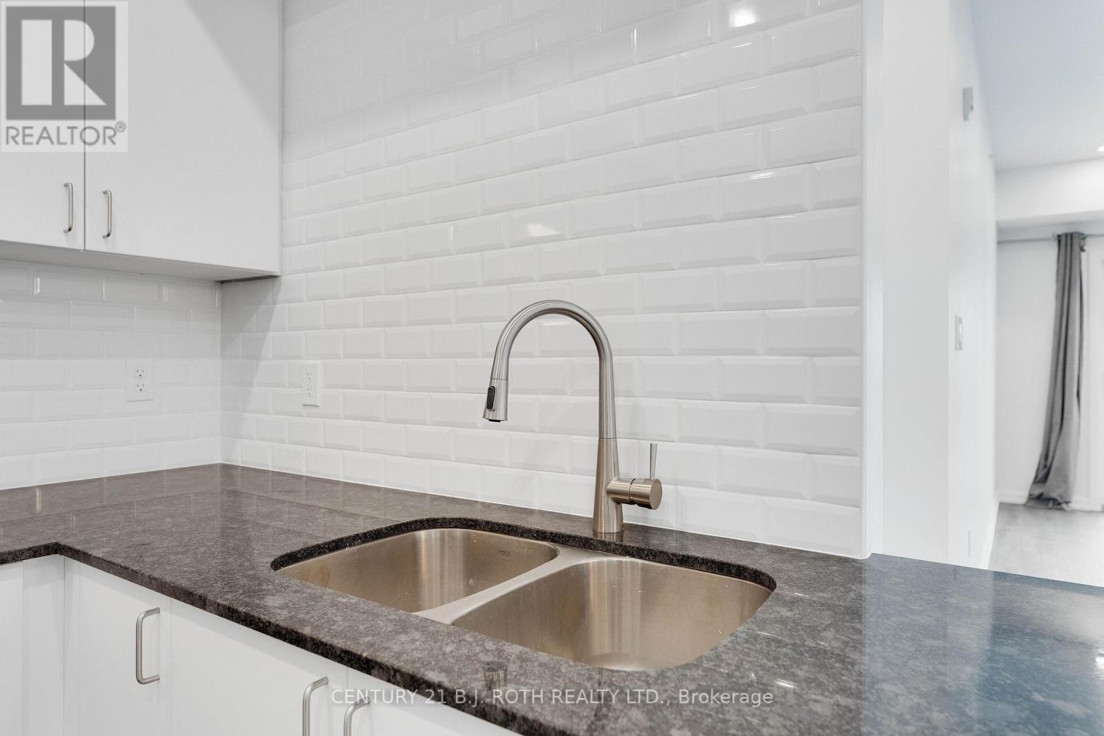 403 - 302 Essa Road, Barrie, Ontario  L9J 0H3 - Photo 8 - S12754852