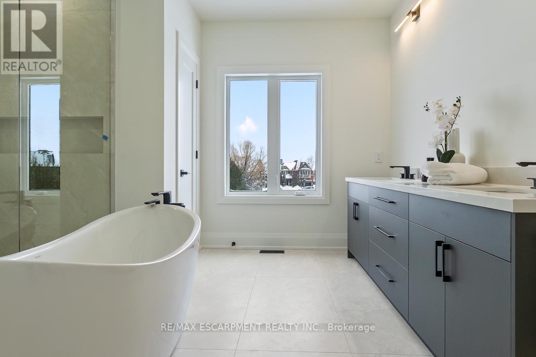 2354 Eighth Line, Oakville, Ontario  L6H 7E6 - Photo 30 - W12693512