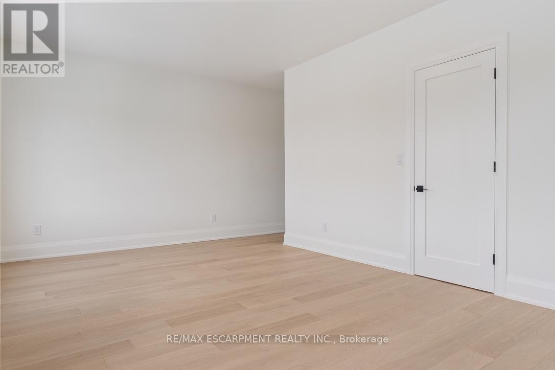 2354 Eighth Line, Oakville, Ontario  L6H 7E6 - Photo 43 - W12693512