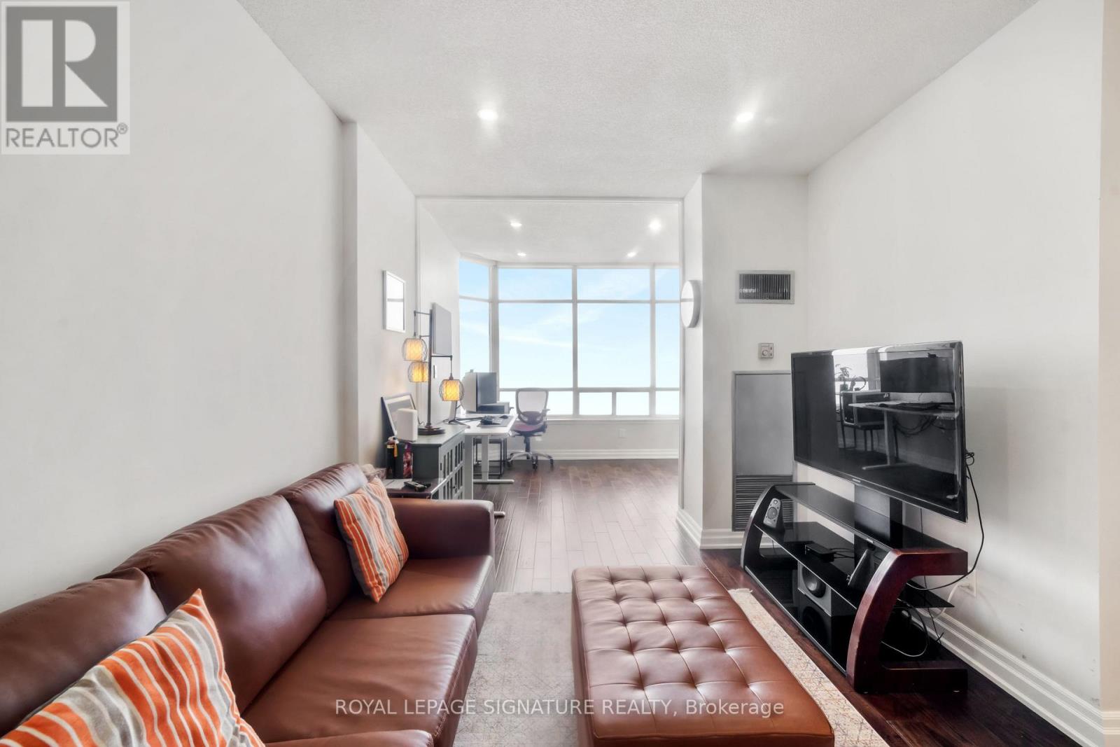 2809 - 550 Webb Drive, Mississauga, Ontario  L5B 3Y4 - Photo 5 - W12721436