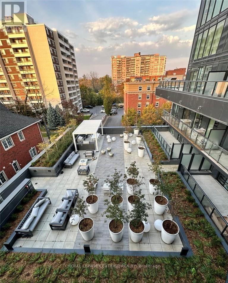 202 - 370 Martha Street E, Burlington, Ontario  L7R 2P7 - Photo 7 - W12741744