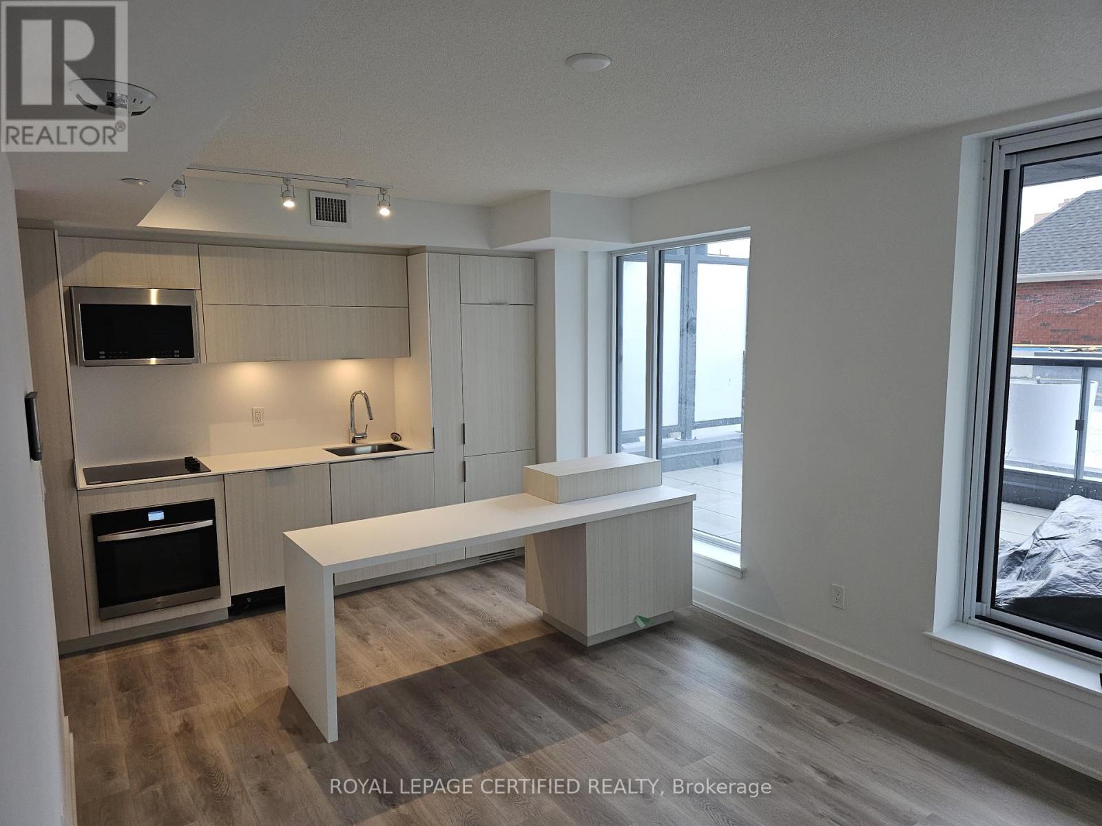 202 - 370 Martha Street E, Burlington, Ontario  L7R 2P7 - Photo 9 - W12741744