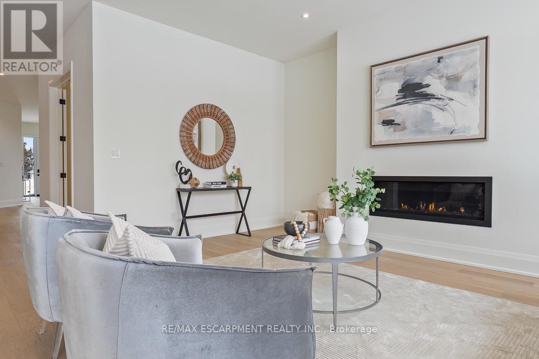 2354 Eighth Line, Oakville, Ontario  L6H 7E6 - Photo 13 - W12693512