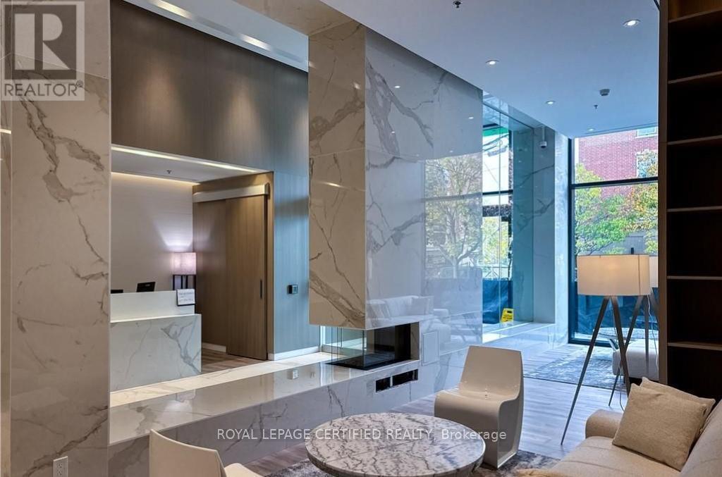 202 - 370 MARTHA STREET E, Burlington, Ontario