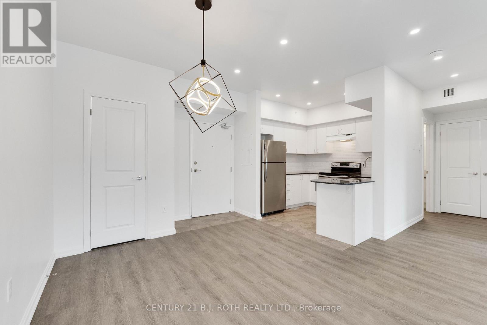 403 - 302 Essa Road, Barrie, Ontario  L9J 0H3 - Photo 4 - S12754852