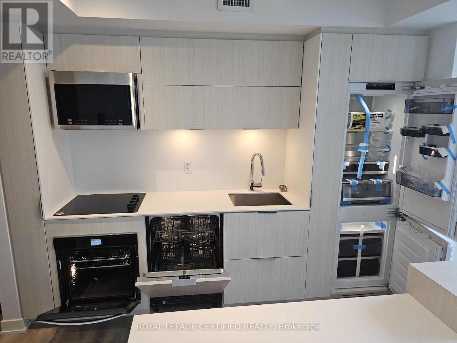 202 - 370 Martha Street E, Burlington, Ontario  L7R 2P7 - Photo 8 - W12741744