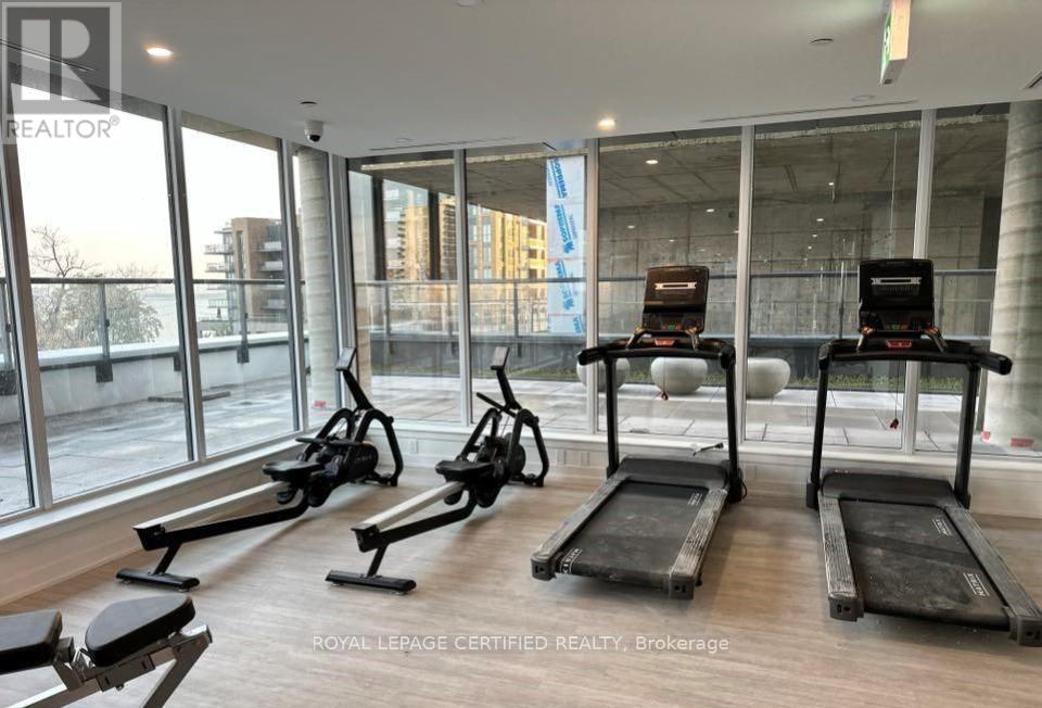 202 - 370 Martha Street E, Burlington, Ontario  L7R 2P7 - Photo 4 - W12741744