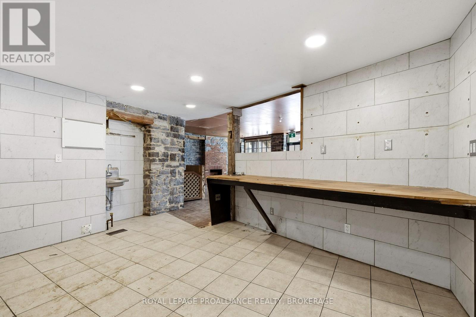 647 Princess Street, Kingston (East Of Sir John A. Blvd), Ontario  K7L 1E4 - Photo 10 - X12754736