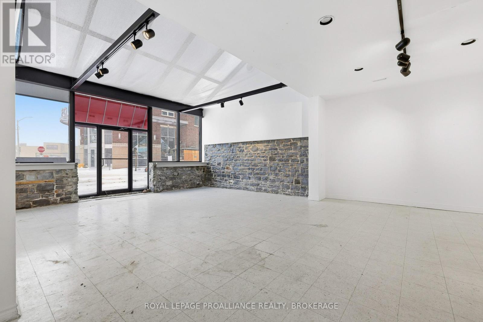 647 Princess Street, Kingston (East Of Sir John A. Blvd), Ontario  K7L 1E4 - Photo 12 - X12754736