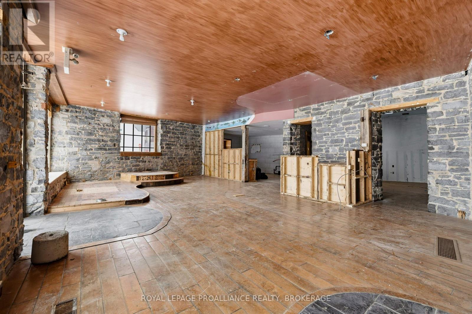 647 Princess Street, Kingston (East Of Sir John A. Blvd), Ontario  K7L 1E4 - Photo 3 - X12754736