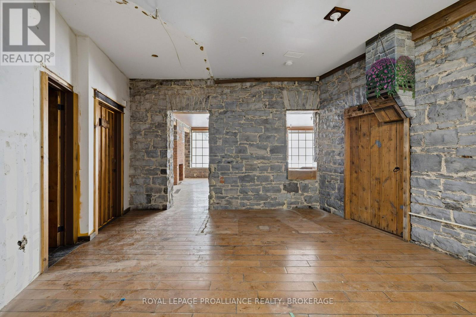 647 Princess Street, Kingston (East Of Sir John A. Blvd), Ontario  K7L 1E4 - Photo 11 - X12754736